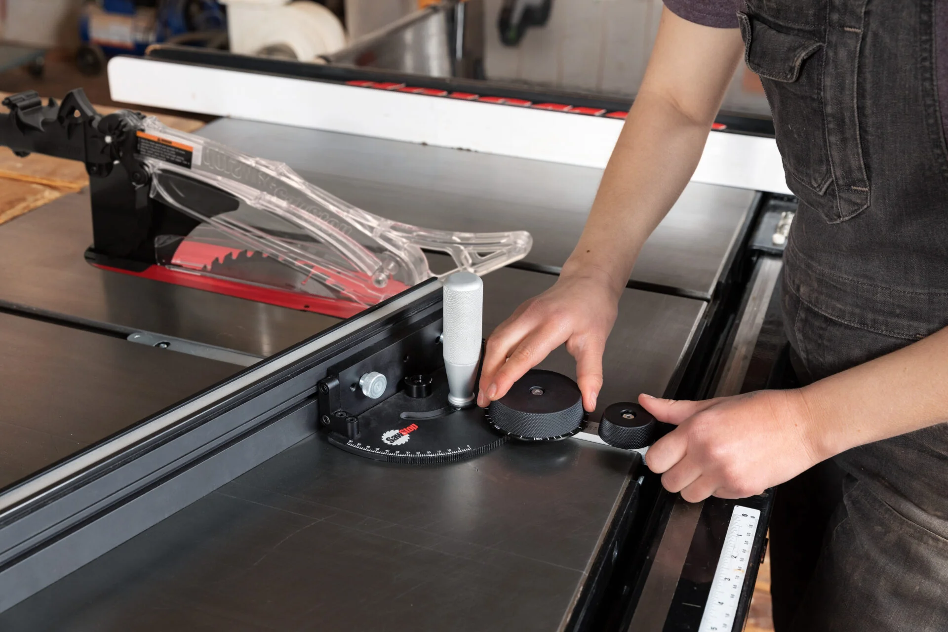 SawStop TSA-RMG Revolution Miter Gauge - Image 3